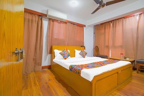 Deluxe Room | Egyptian cotton sheets, premium bedding, in-room safe, free WiFi - FabHotel Ruby (Srinagar)