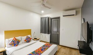 Deluxe Room | Egyptian cotton sheets, premium bedding, in-room safe, free WiFi - FabHotel The Vaishali Dakshini Pitampura (New Delhi)