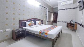 Deluxe Room | Egyptian cotton sheets, premium bedding, in-room safe, free WiFi