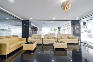 Coin salon dans le hall