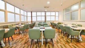 Daily continental breakfast for a fee - FabHotel Prime Srishoin - Near TCS Deccan Park, Hitech City (Hyderabad)