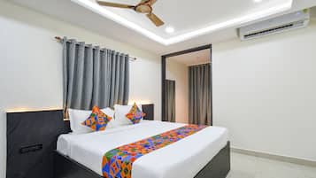 Egyptian cotton sheets, premium bedding, in-room safe, desk