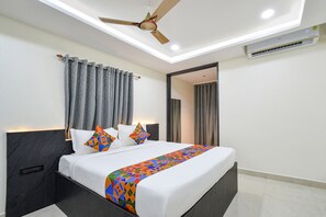 Egyptian cotton sheets, premium bedding, in-room safe, free WiFi - Oriva Srishoin (Hyderabad)
