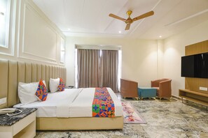 Egyptian cotton sheets, premium bedding, in-room safe, free WiFi