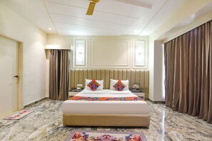 Egyptian cotton sheets, premium bedding, in-room safe, free WiFi - FabHotel Dev Palace I (New Delhi)