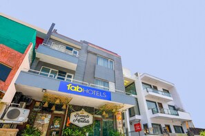 Exterior - FabHotel Dev Palace I (New Delhi)