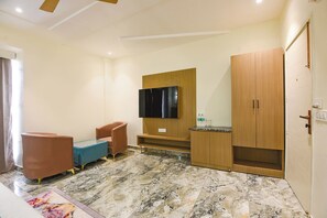 Egyptian cotton sheets, premium bedding, in-room safe, free WiFi - FabHotel Dev Palace I (New Delhi)