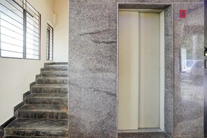 Lobby - FabHotel Leo Grand (Anekal)