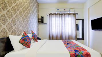 Egyptian cotton sheets, premium bedding, in-room safe, free WiFi
