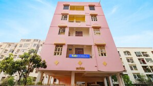 A pink building with a sign for 'Fab Hotels' and balconies. - FabExpress Swarn Fortune inn (Patna)