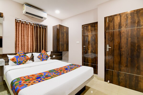 Egyptian cotton sheets, premium bedding, in-room safe, free WiFi - FabHotel Shiva Inn (Barasat)