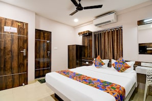 Egyptian cotton sheets, premium bedding, in-room safe, free WiFi - FabHotel Shiva Inn (Barasat)