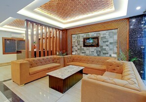 Lobby sitting area - FabHotel Prime Royal Park (Budgam)