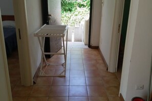 1 bedroom, bed sheets - 1 Bedroom Apartment in Nocera Scalo (Nocera Scalo)