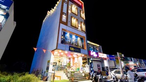 A multi-story hotel with a prominent 'fabHOTELS' sign, multiple balconies, and a well-lit entrance. - FabExpress Mewar Shine (Udaipur)