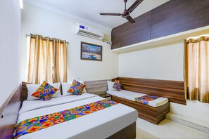 Egyptian cotton sheets, premium bedding, in-room safe, free WiFi