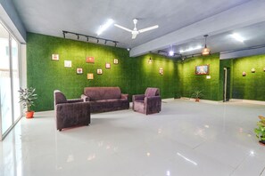 Coin salon dans le hall