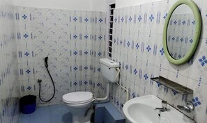 Shower, rainfall showerhead, free toiletries, towels - FabHotel Palbheu (Gangtok)