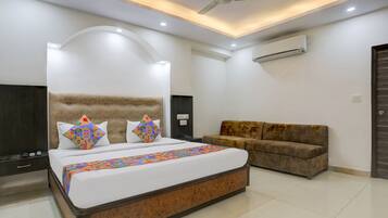 Egyptian cotton sheets, premium bedding, in-room safe, free WiFi