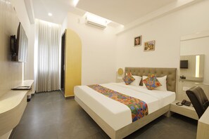 Deluxe Room | Egyptian cotton sheets, premium bedding, in-room safe, free WiFi - FabHotel Silver Key (Anekal)