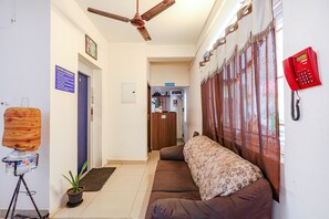 Lobby sitting area - FabHotel Tristar Residency (Chennai)