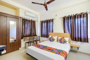 Egyptian cotton sheets, premium bedding, in-room safe, free WiFi