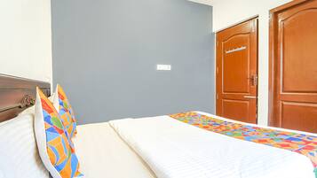 Egyptian cotton sheets, premium bedding, in-room safe, free WiFi