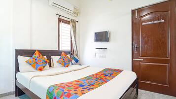 Egyptian cotton sheets, premium bedding, in-room safe, free WiFi