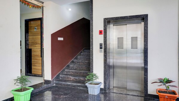 Lobby - FabHotel Mansarovar Inn (Raipur)