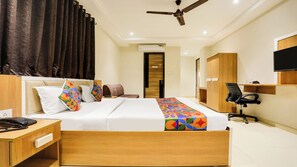 Egyptian cotton sheets, premium bedding, in-room safe, free WiFi