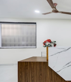 Reception - FabHotel Mansarovar Inn (Raipur)