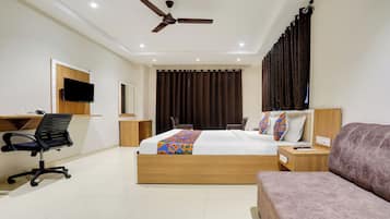 Egyptian cotton sheets, premium bedding, in-room safe, free WiFi