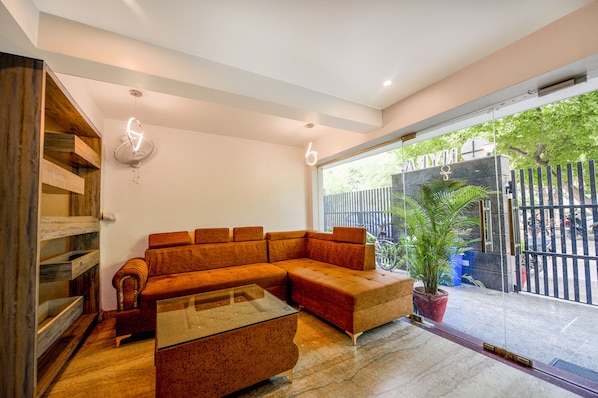 Coin salon dans le hall