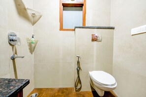 Shower, rainfall showerhead, free toiletries, towels - FabHotel Nyra Residency (Gurugram)