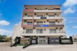Property entrance - FabHotel Sky (Gurugram)