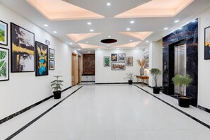 Lobby - FabHotel Sky (Gurugram)