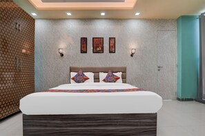 Egyptian cotton sheets, premium bedding, in-room safe, free WiFi - FabHotel Sky (Gurugram)