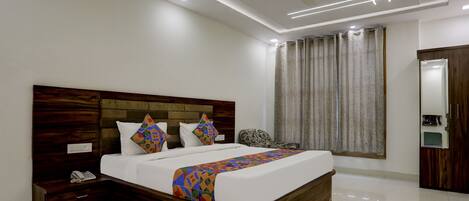 Egyptian cotton sheets, premium bedding, in-room safe, free WiFi