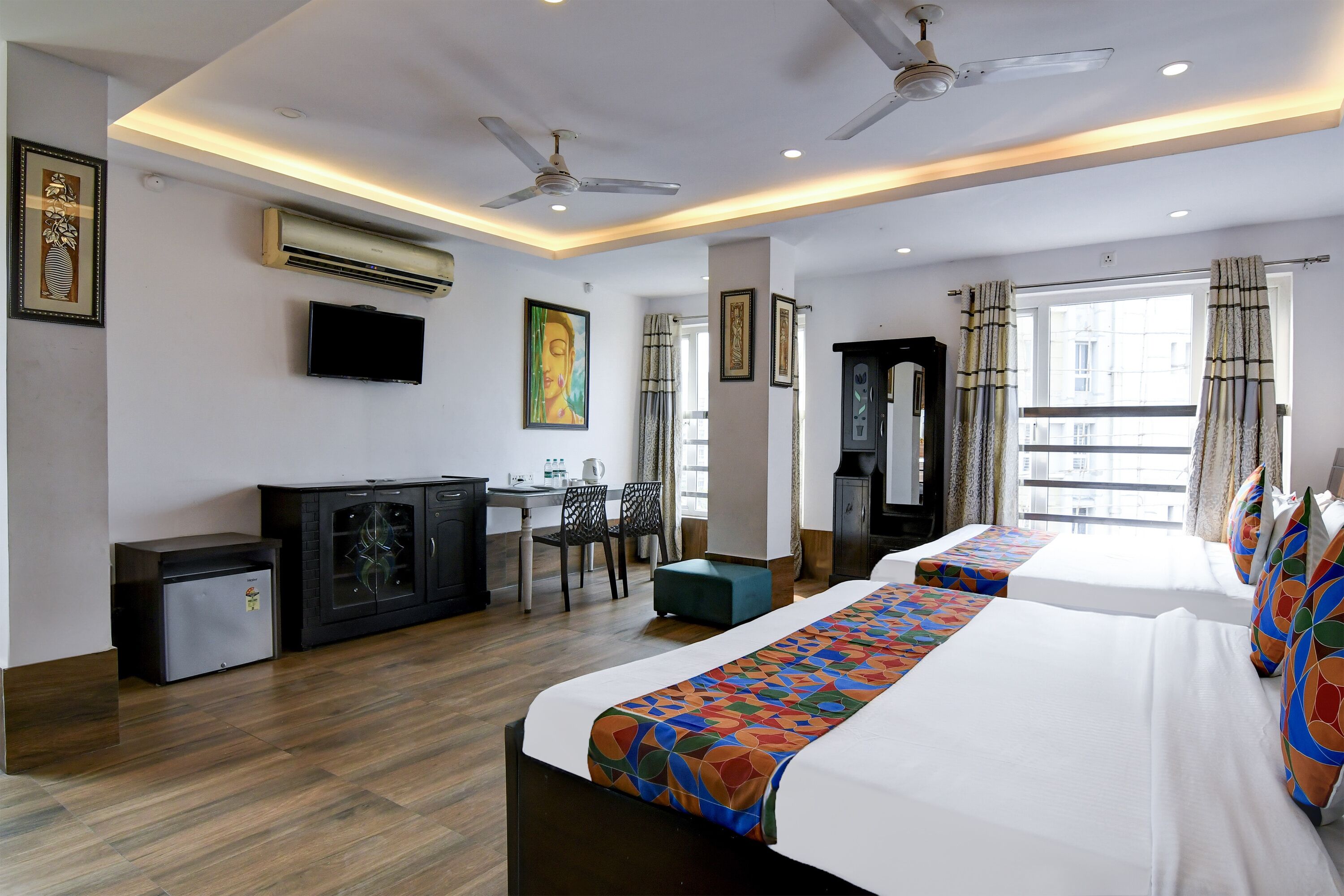 Egyptian cotton sheets, premium bedding, in-room safe, free WiFi