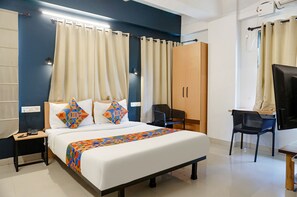 Egyptian cotton sheets, premium bedding, in-room safe, free WiFi