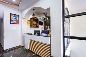 Reception - FabExpress Sri Lakshmi Residency (Dehradun)