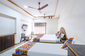 Egyptian cotton sheets, premium bedding, in-room safe, free WiFi - FabExpress Sri Lakshmi Residency (Dehradun)