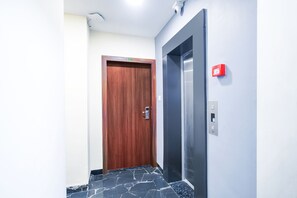 Lobby - FabHotel J Palace (Indore)