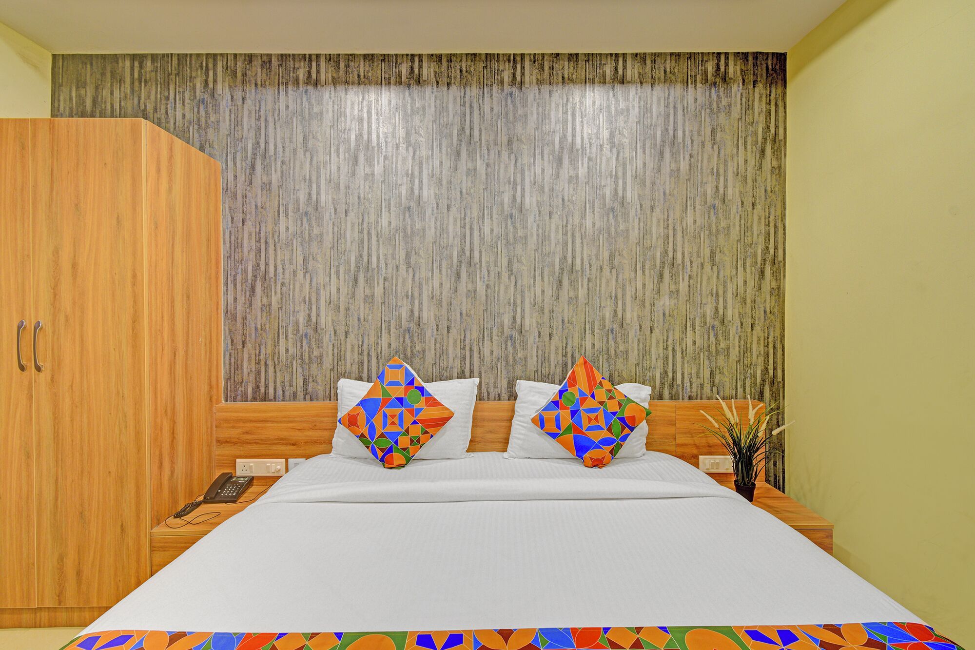 Egyptian cotton sheets, premium bedding, in-room safe, WiFi (free)