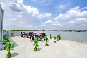 Family dining - FabHotel De Alphabet (Hyderabad)