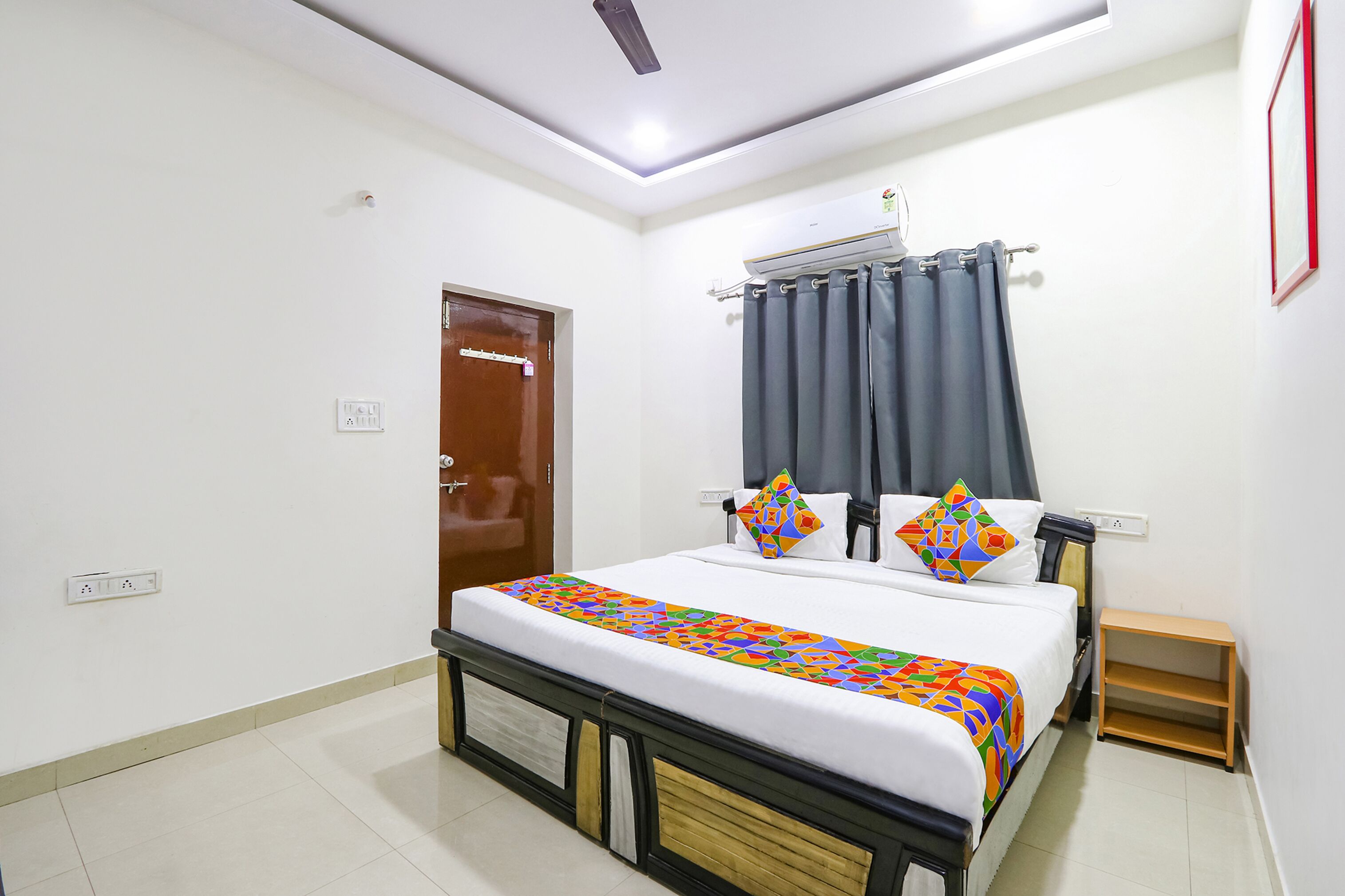 Egyptian cotton sheets, premium bedding, in-room safe, free WiFi