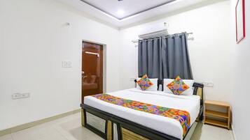 Egyptian cotton sheets, premium bedding, in-room safe, free WiFi