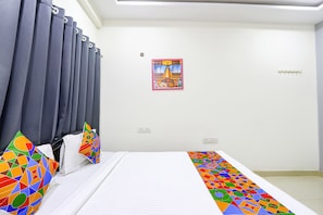 Egyptian cotton sheets, premium bedding, in-room safe, free WiFi