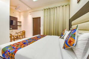 Egyptian cotton sheets, premium bedding, in-room safe, free WiFi - FabHotel Jugnu (Kharar)