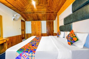 Egyptian cotton sheets, premium bedding, in-room safe, free WiFi - FabHotel Mountain View Cottage (Manali)